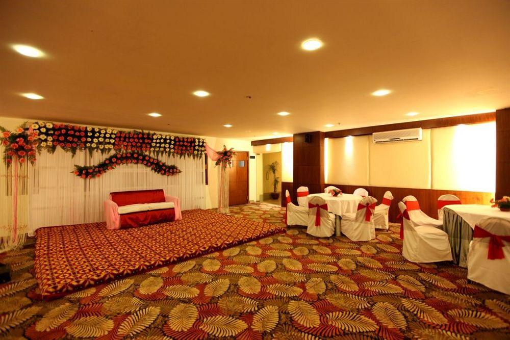 Hôtel Crossroads à Gurgaon Extérieur photo