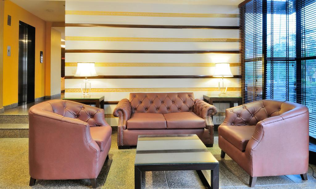 Hôtel Crossroads à Gurgaon Extérieur photo