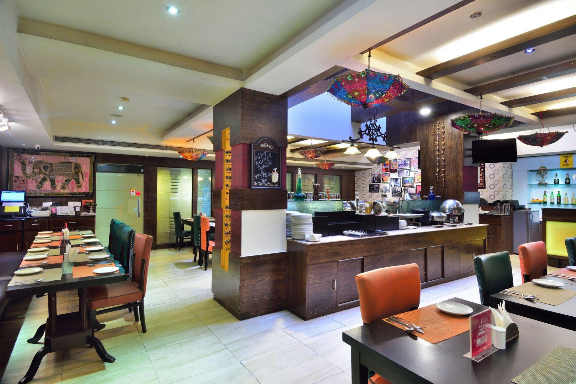 Hôtel Crossroads à Gurgaon Extérieur photo