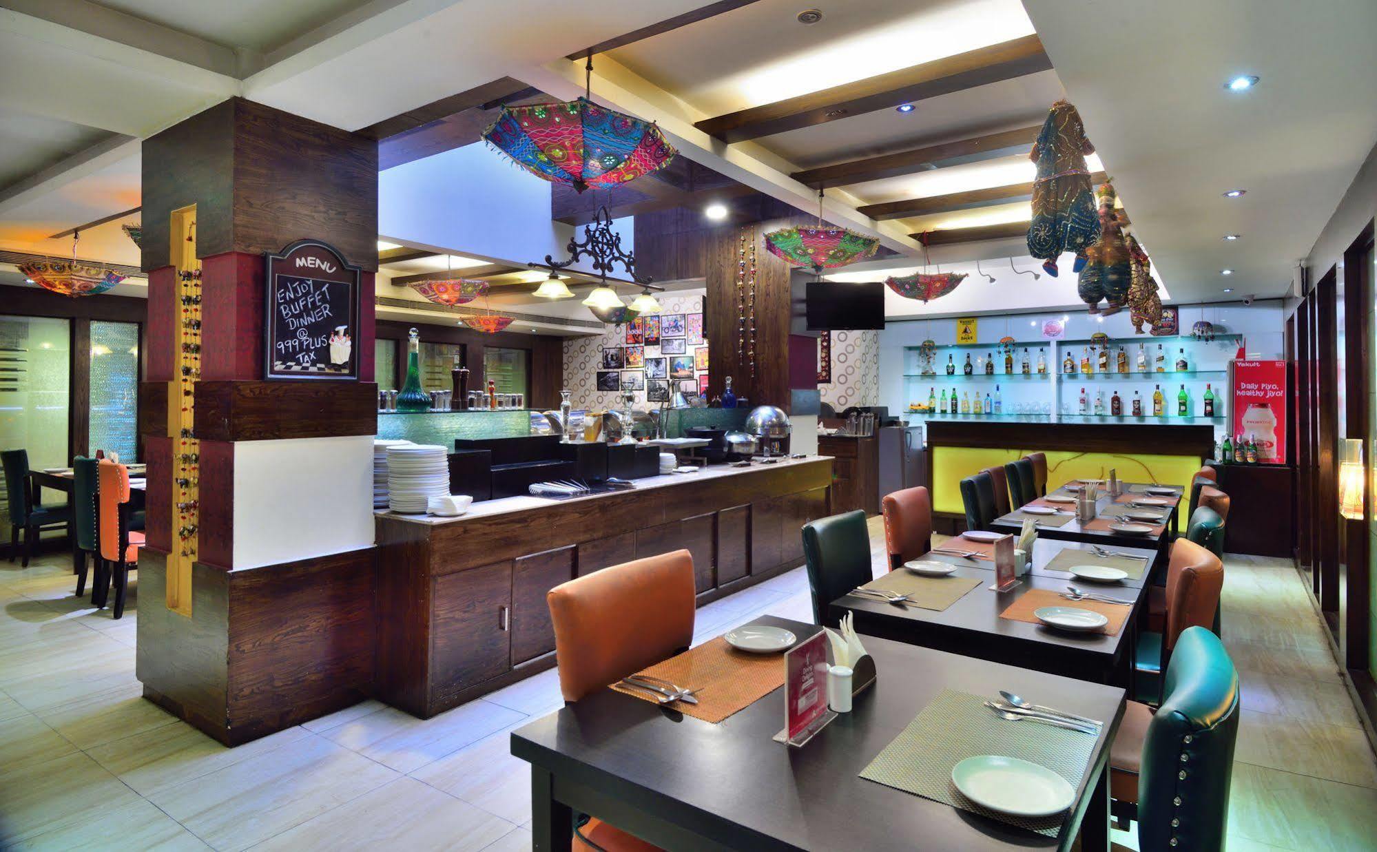 Hôtel Crossroads à Gurgaon Extérieur photo
