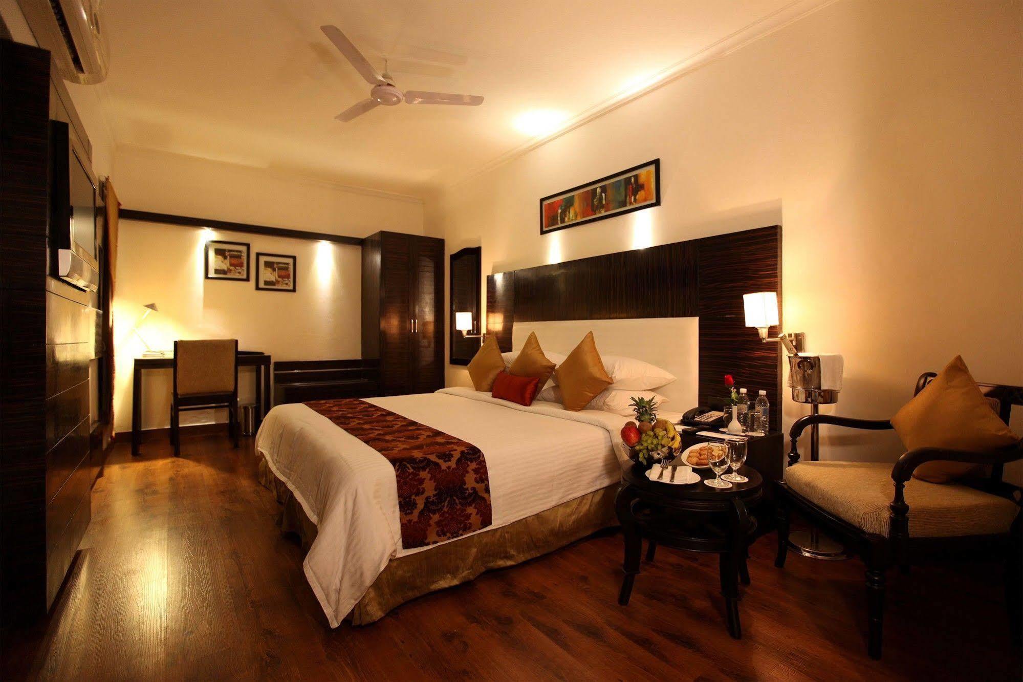 Hôtel Crossroads à Gurgaon Extérieur photo