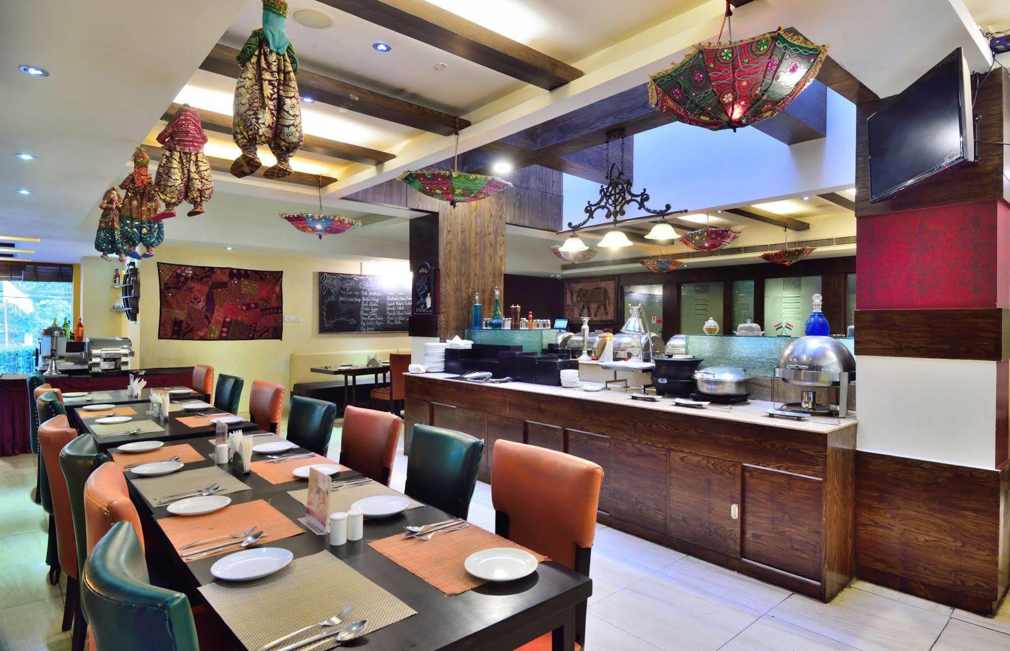 Hôtel Crossroads à Gurgaon Extérieur photo
