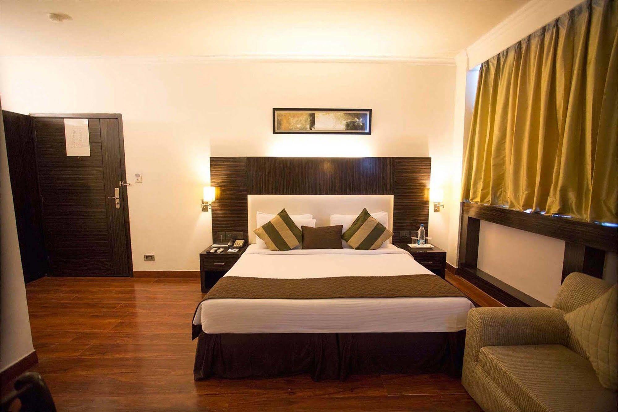 Hôtel Crossroads à Gurgaon Extérieur photo