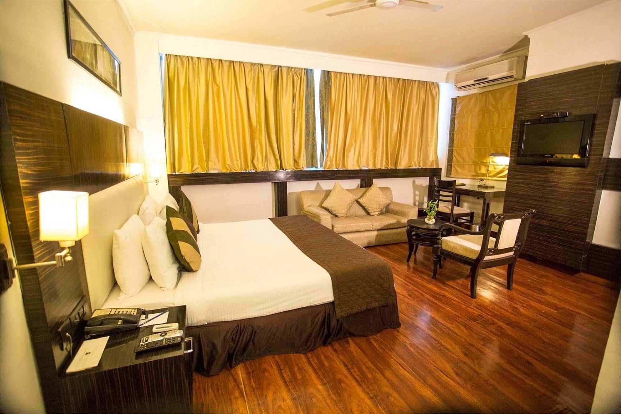 Hôtel Crossroads à Gurgaon Extérieur photo