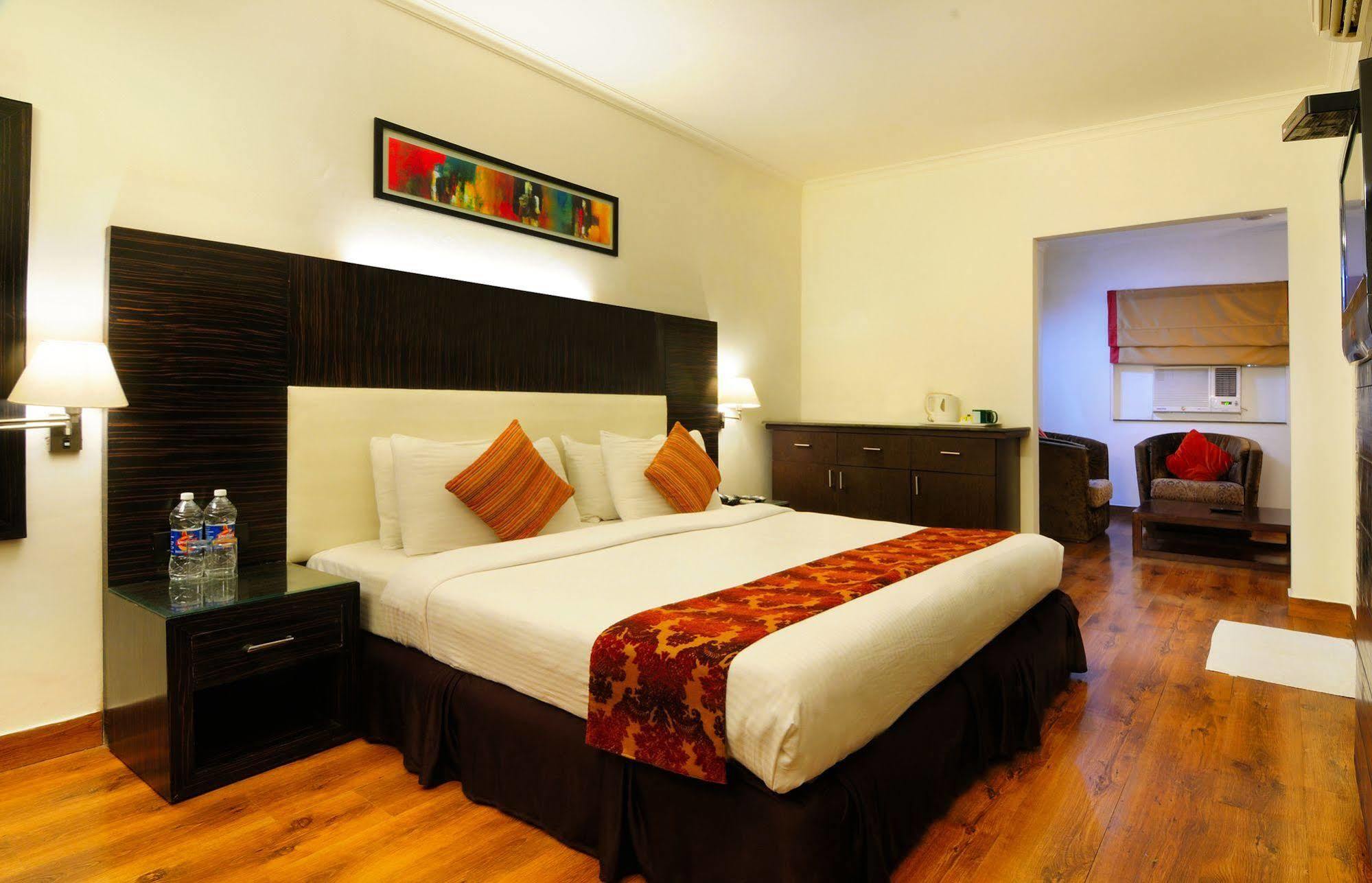 Hôtel Crossroads à Gurgaon Extérieur photo