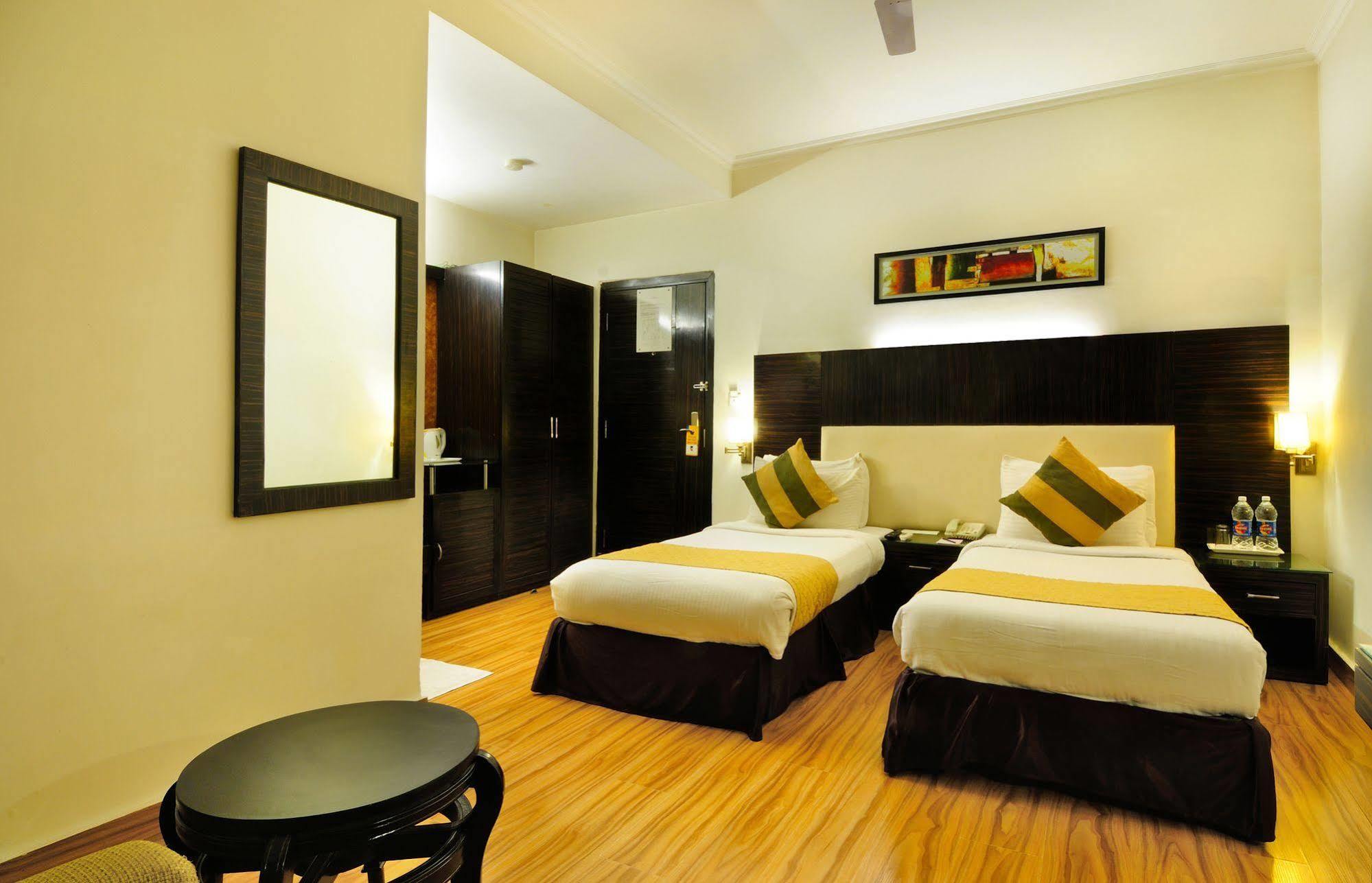 Hôtel Crossroads à Gurgaon Extérieur photo