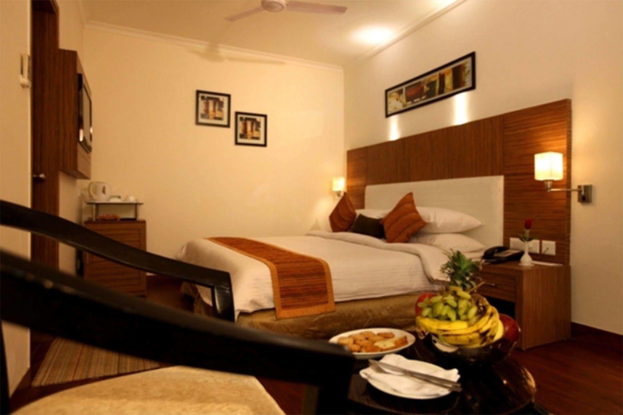 Hôtel Crossroads à Gurgaon Extérieur photo